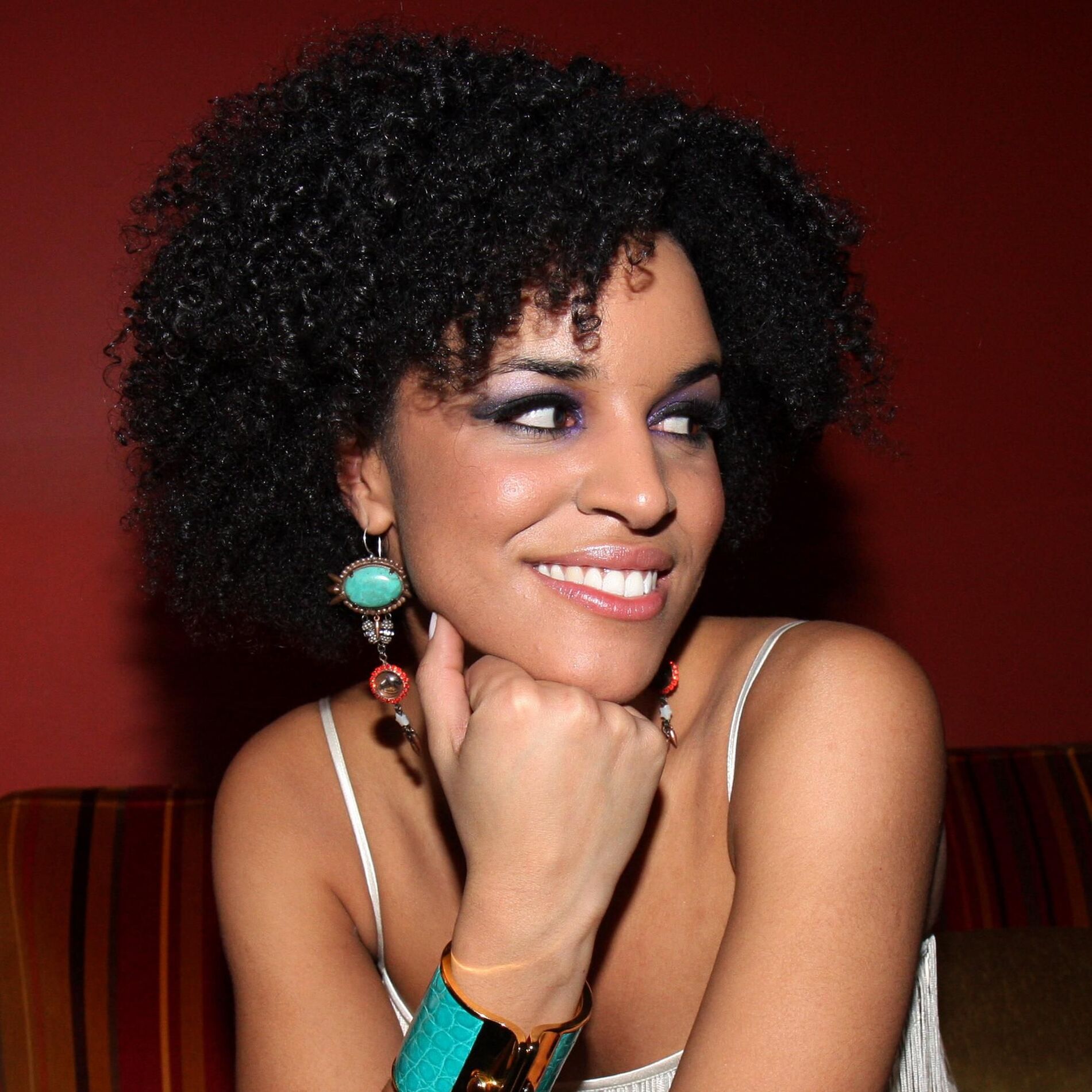 Artist picture of Laura Izibor