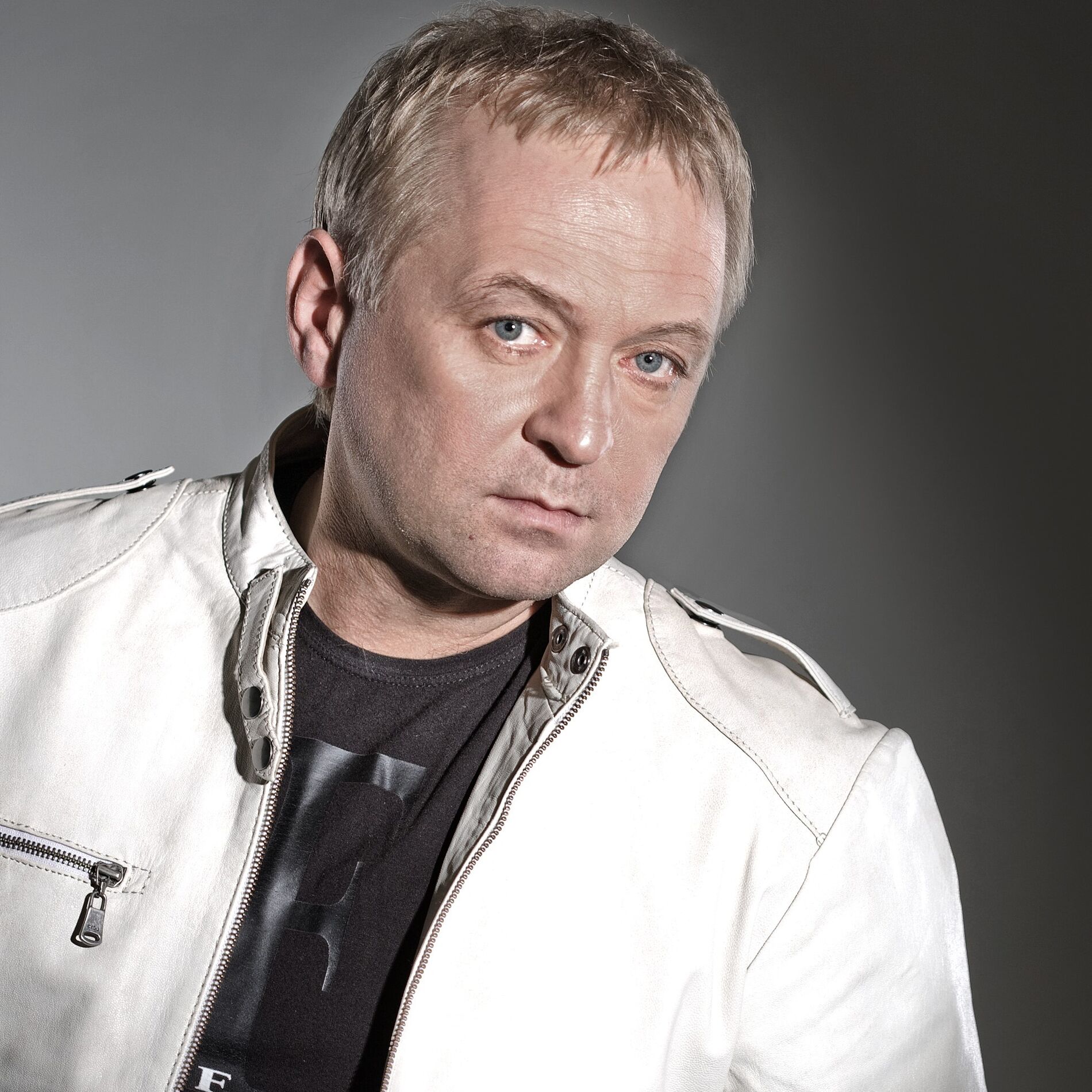 Artist picture of Олег Шак