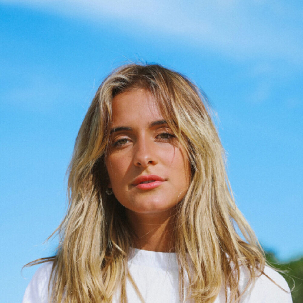 Picture of Mari Azevedo