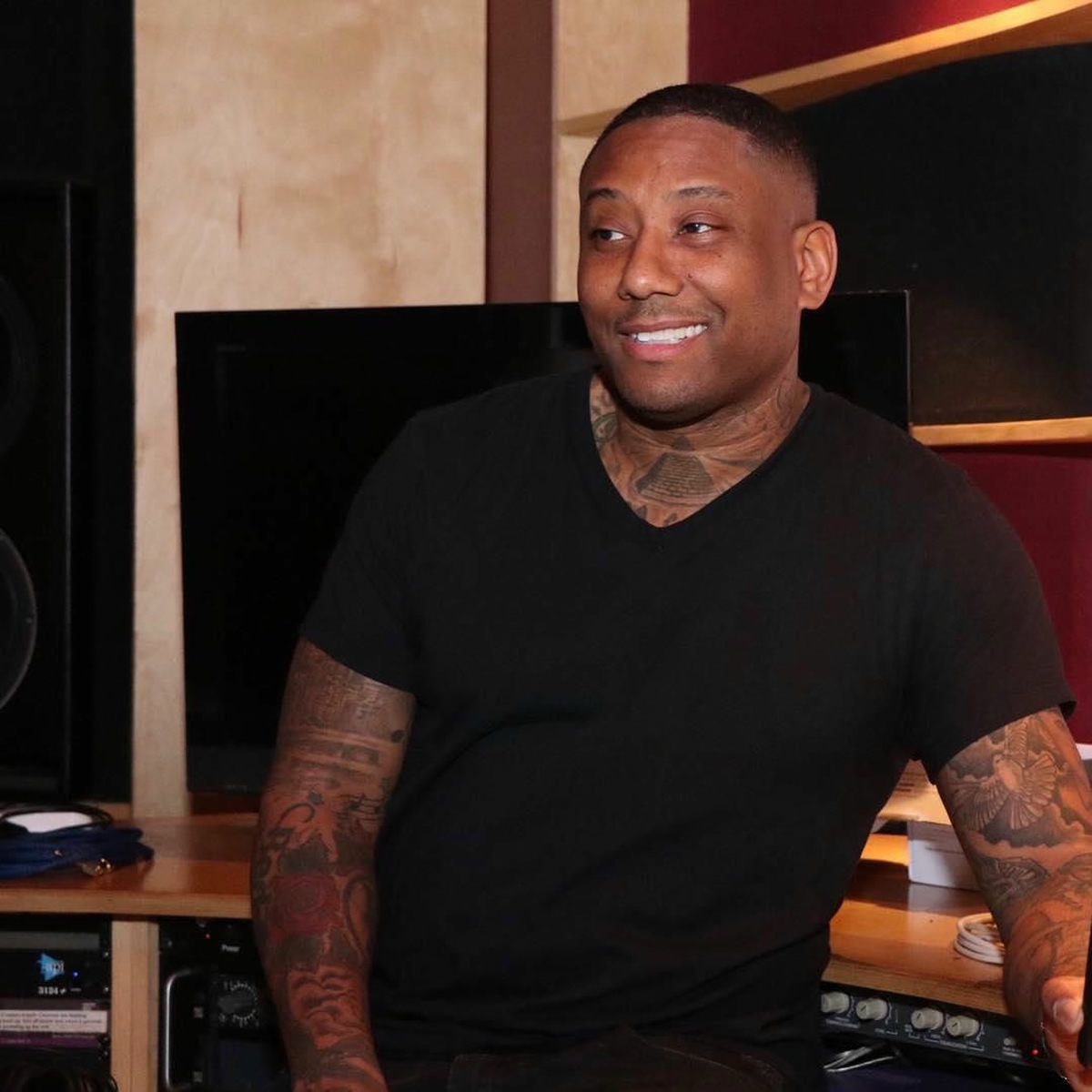 Artist picture of Maino