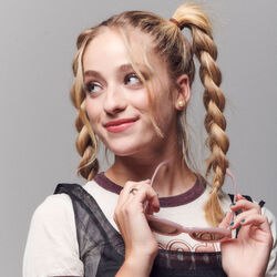 Picture of Brynn Cartelli