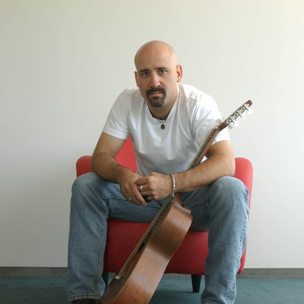 Picture of Tony Furtado