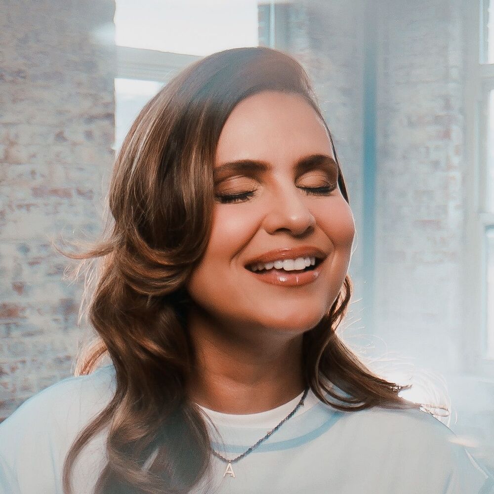 Picture of Aline Barros