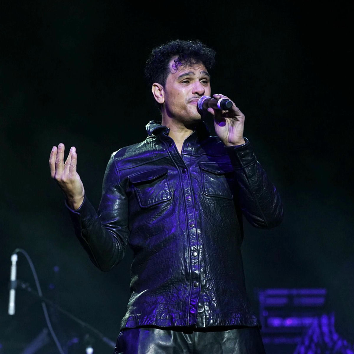 Artist picture of Chico DeBarge