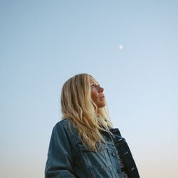 Ellie Holcomb