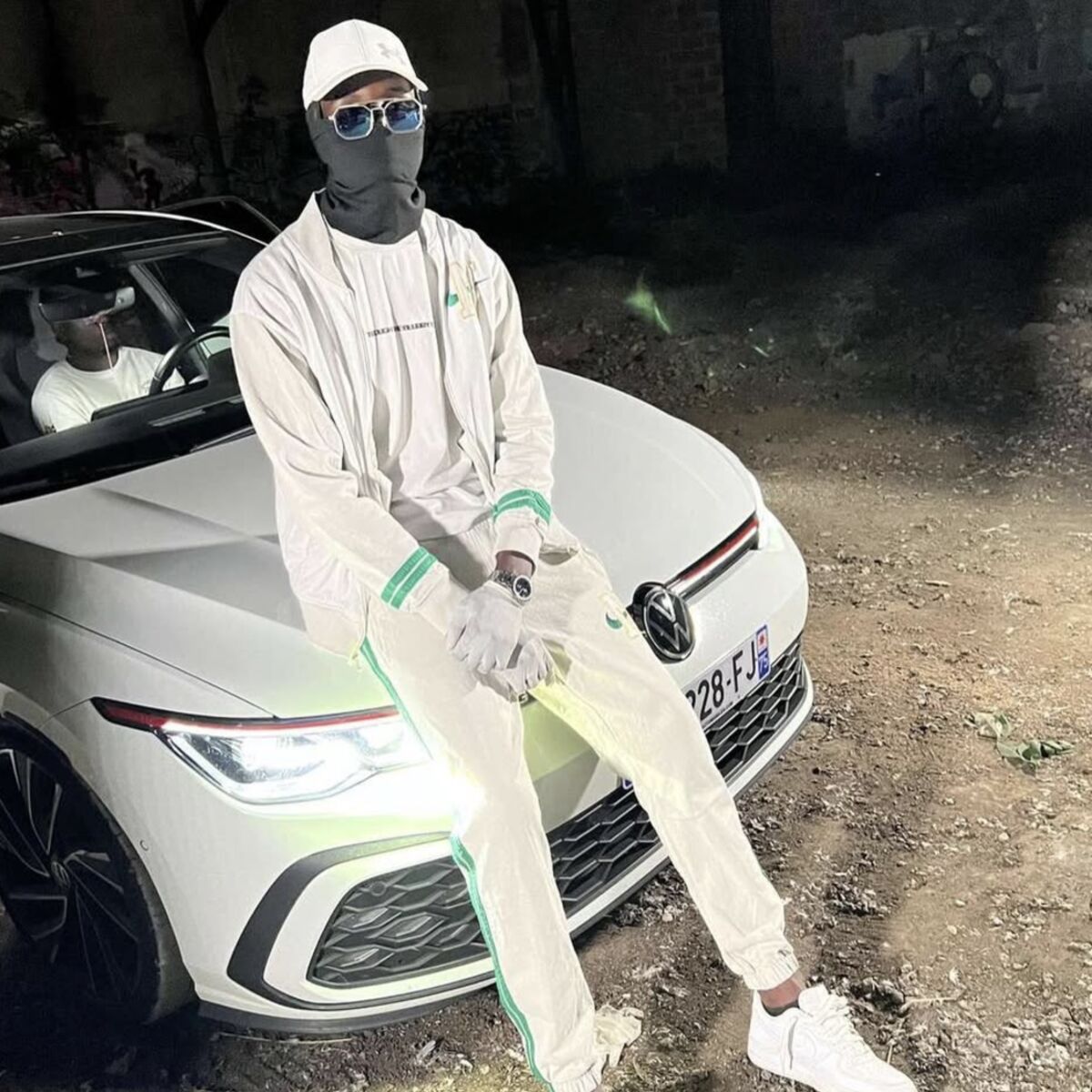 V2 Almz