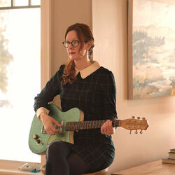 Picture of Hollie Kenniff