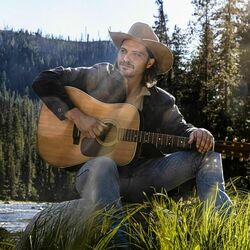 Picture of Luke Grimes