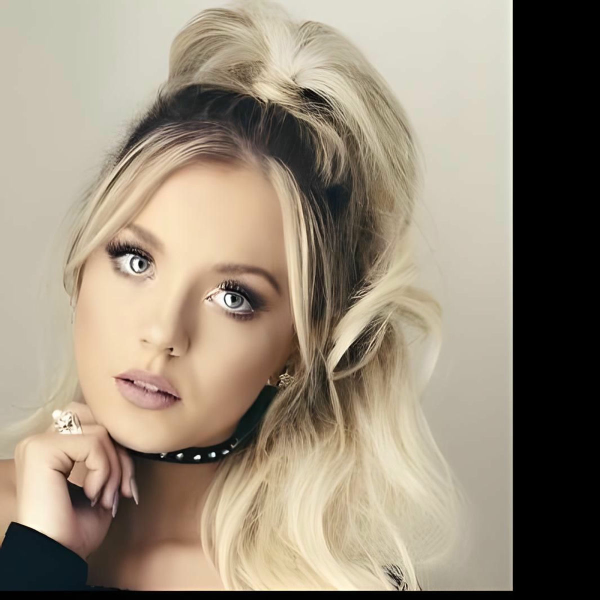 Artist picture of Samantha Harvey