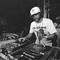 VJ Awax