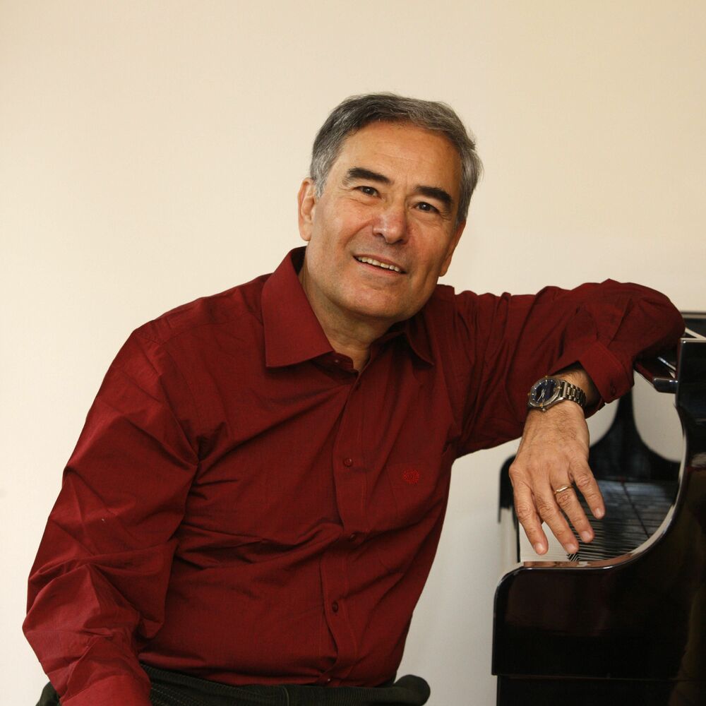 Picture of Jo Akepsimas