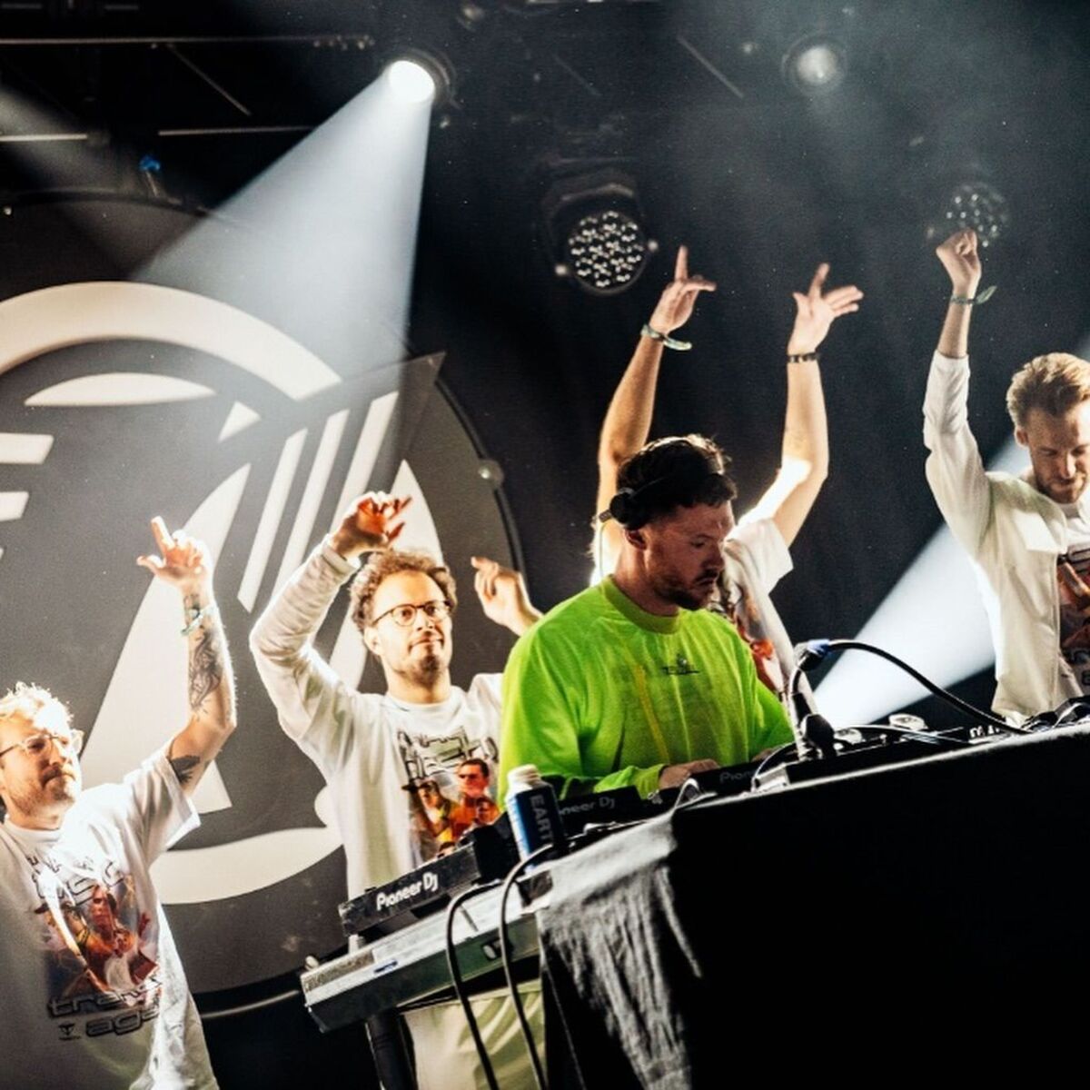 Artist picture of Superstrings