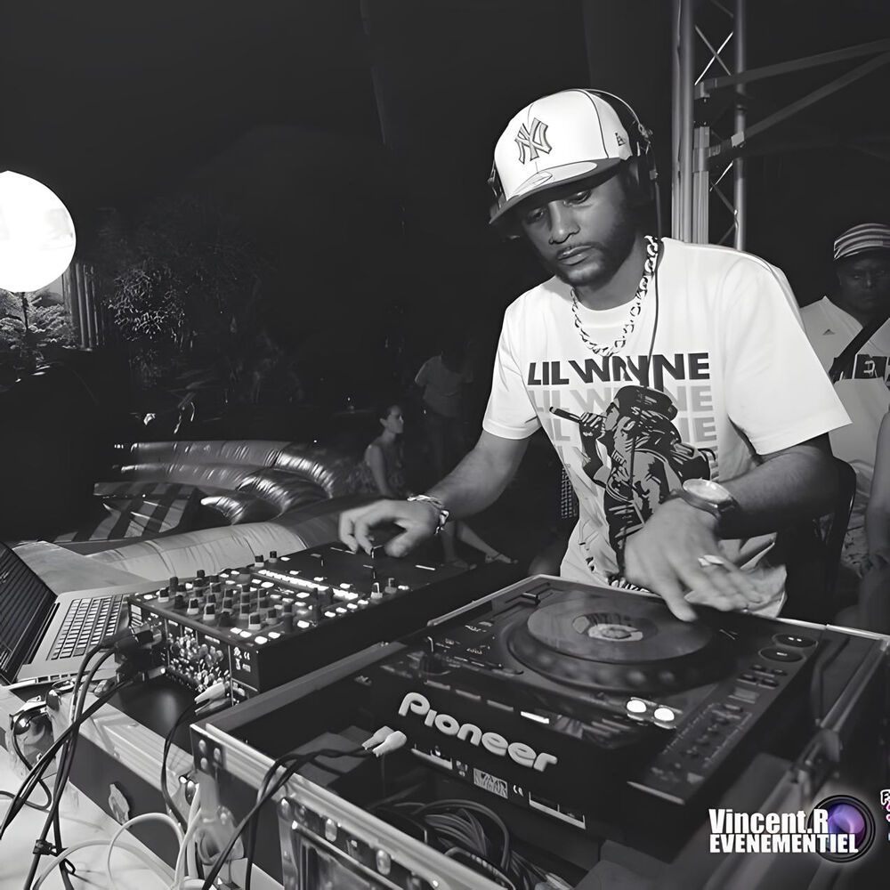Picture of VJ Awax