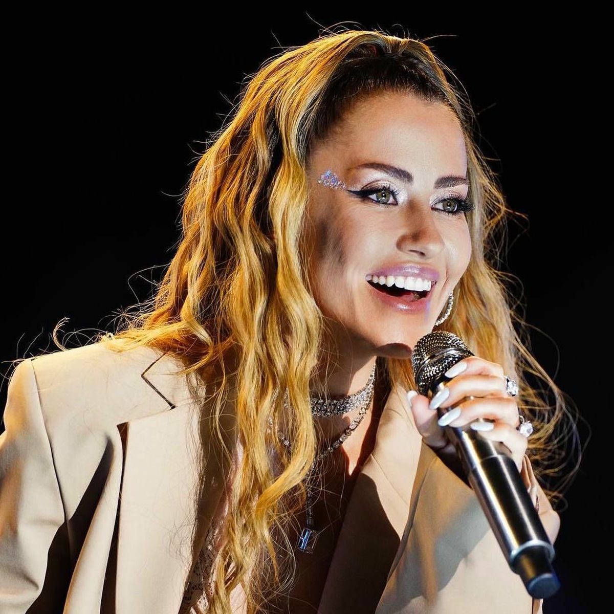 Artist picture of Derya Uluğ