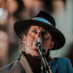 Picture of Carl Barât