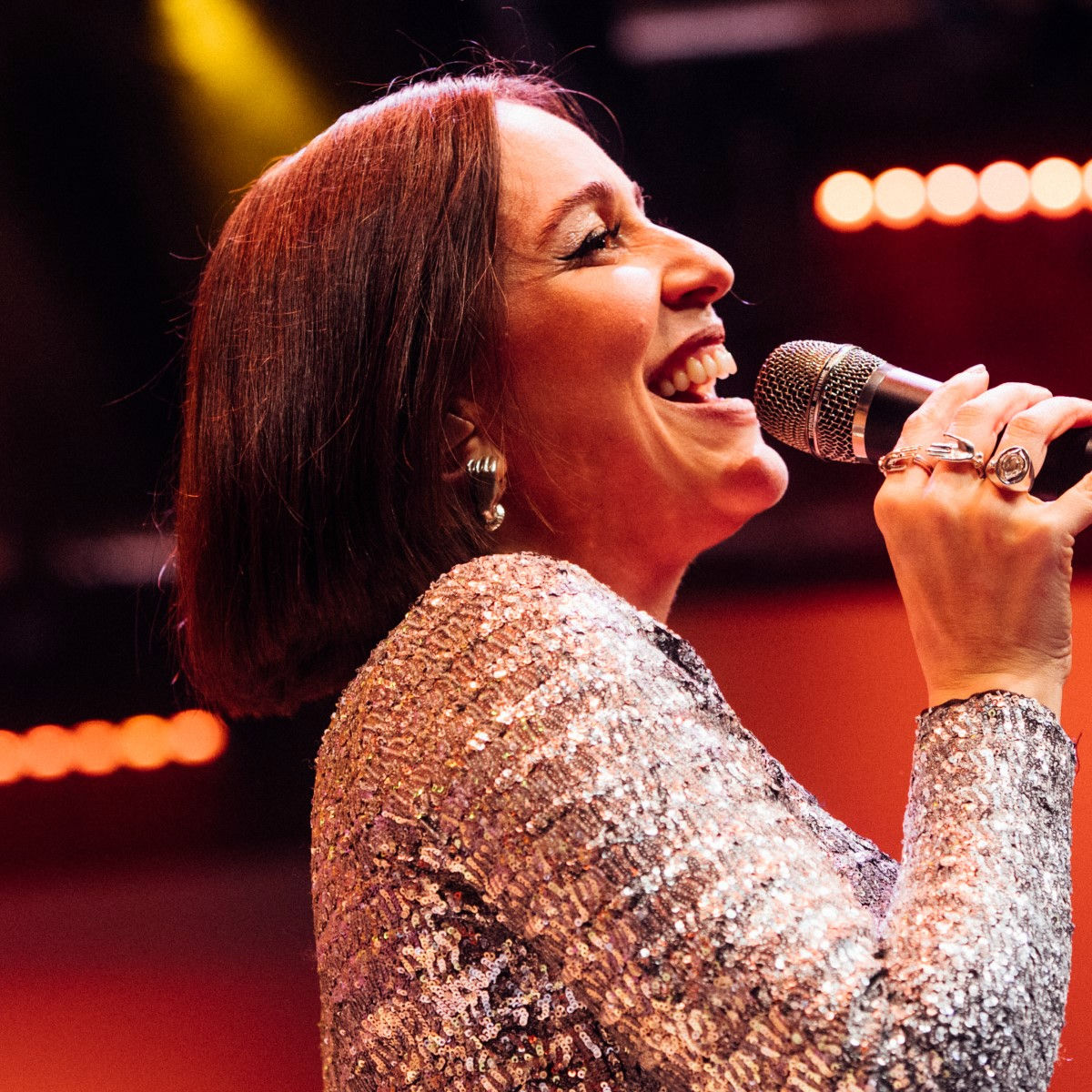 Artist picture of Roberta Sá