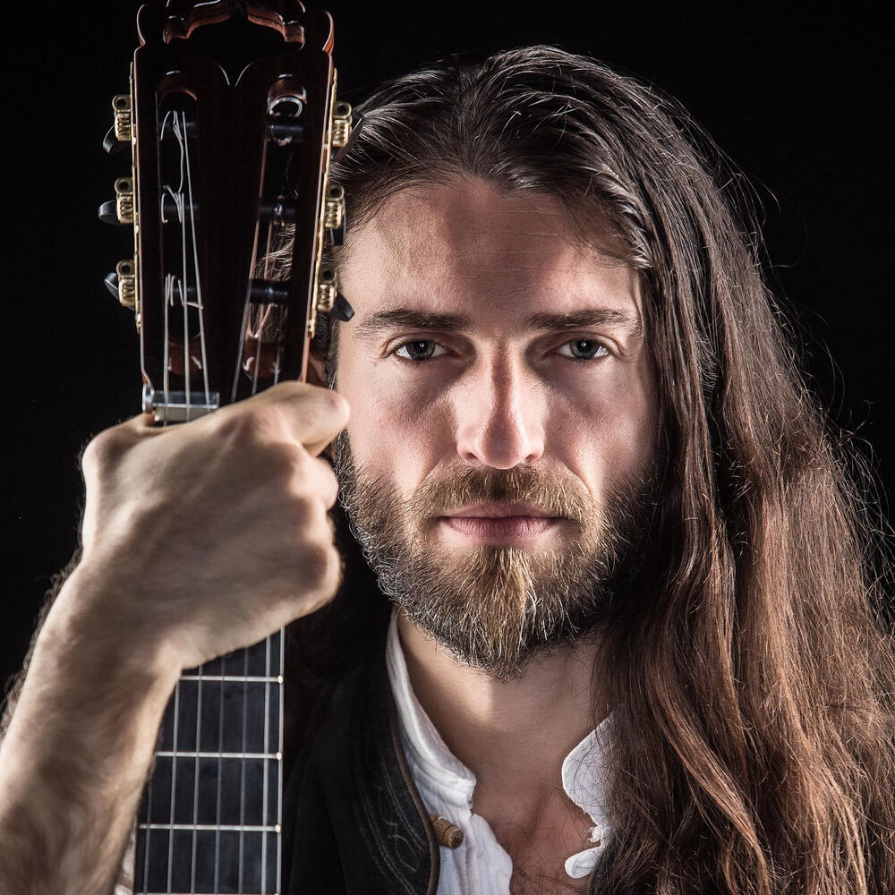 Picture of Estas Tonne