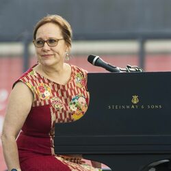 Picture of Iris DeMent