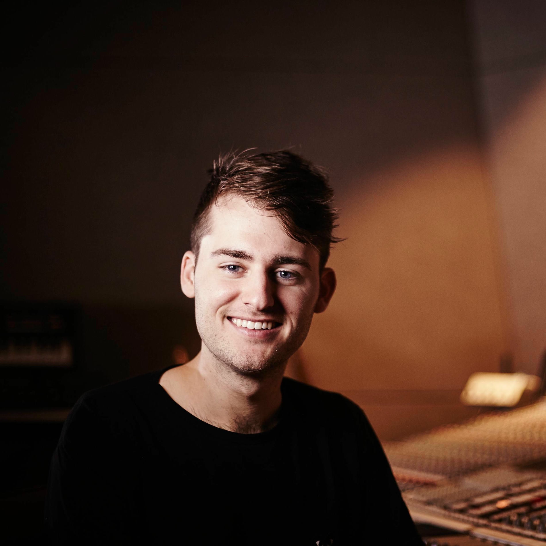 Artist picture of Throttle