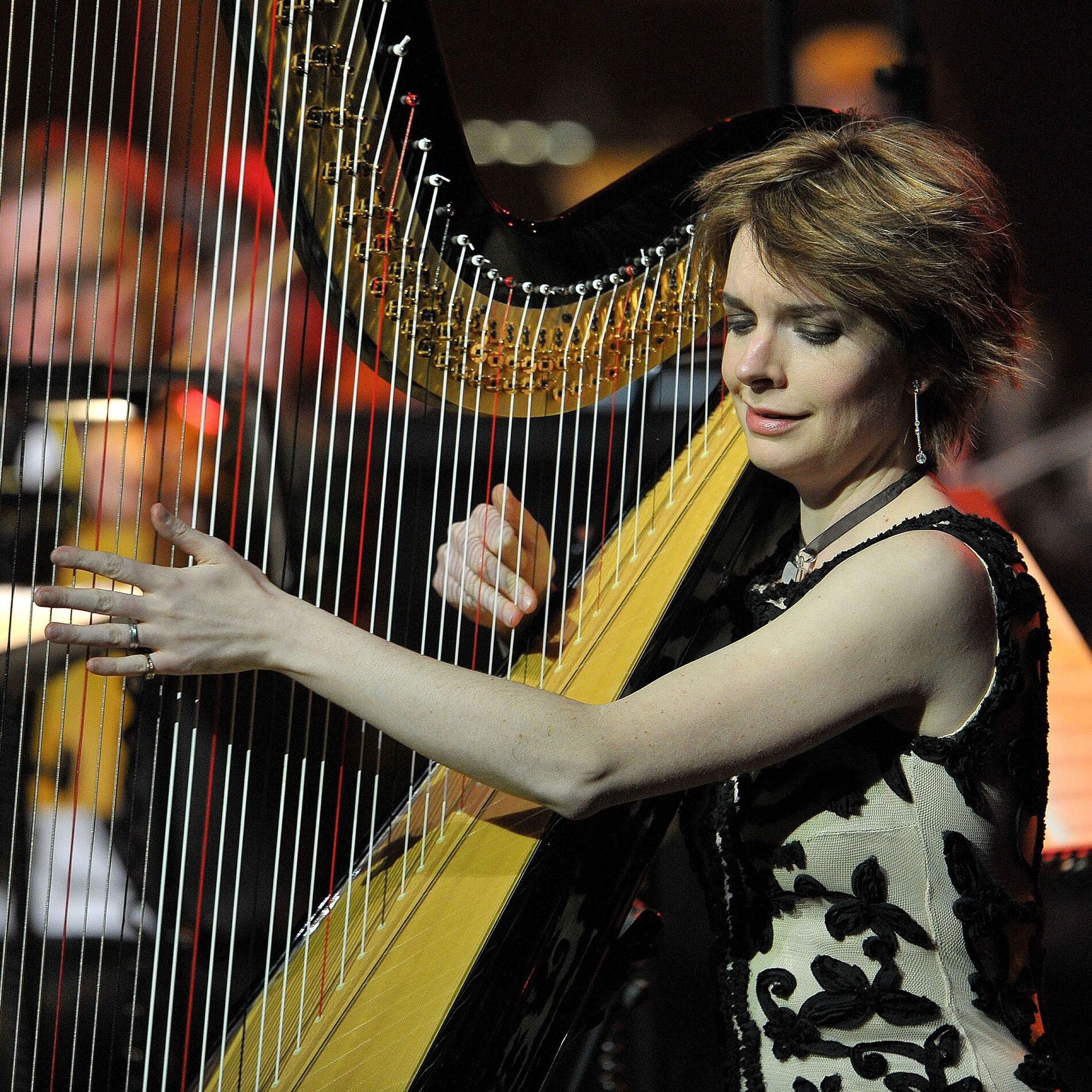 Artist picture of Catrin Finch