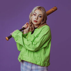 Picture of Lauran Hibberd