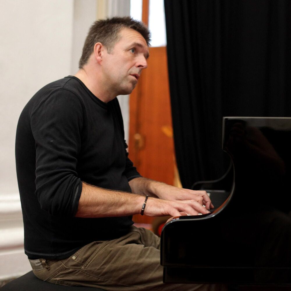 Picture of Huw Warren