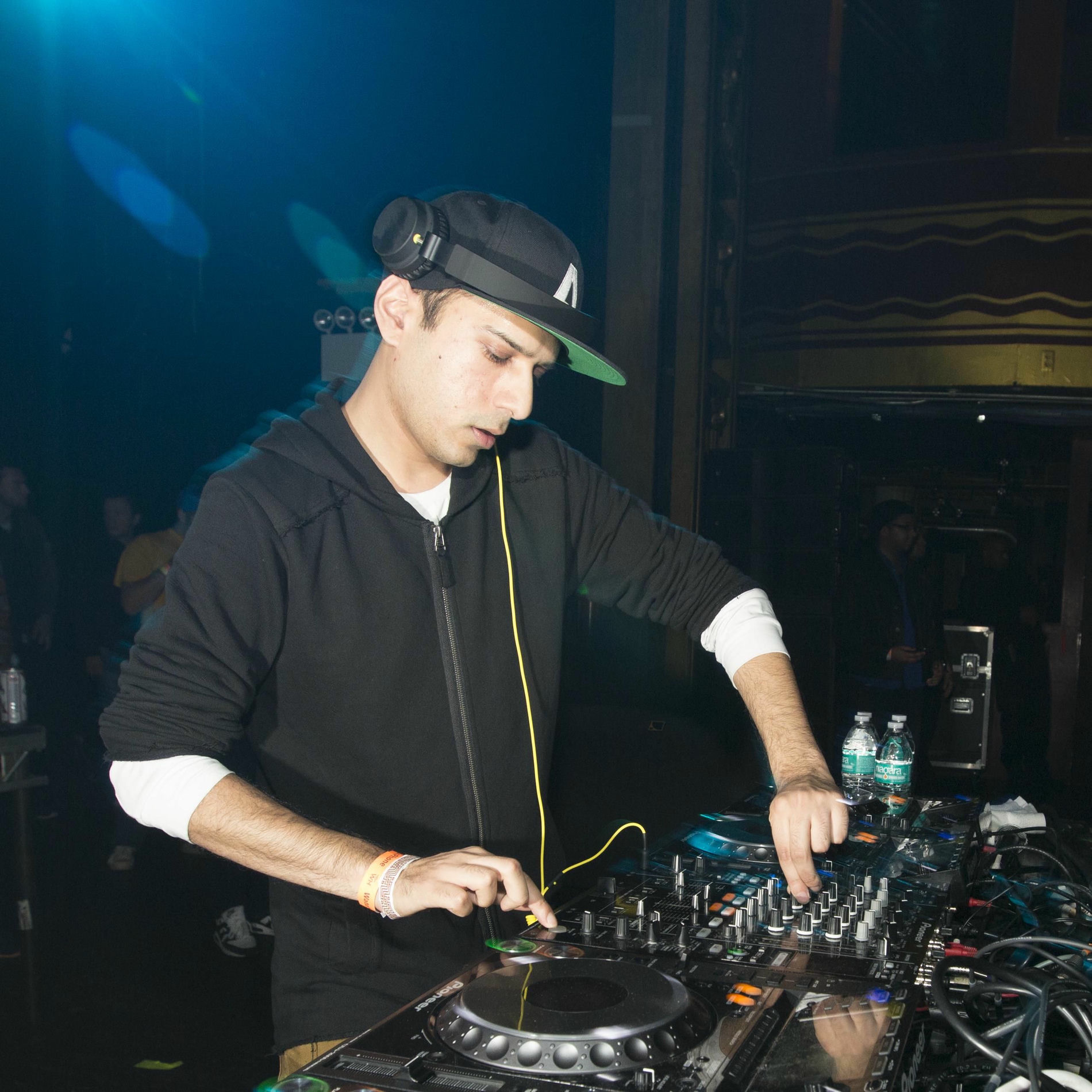 Artist picture of Wiwek