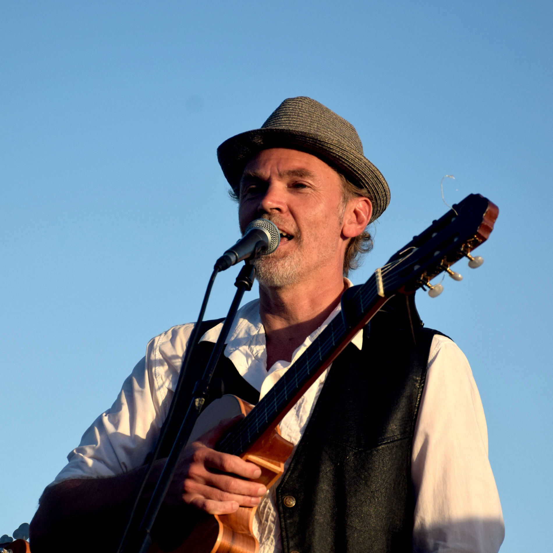 Artist picture of Yolko