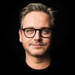 Picture of Guus Meeuwis