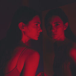 Picture of Sara Renar