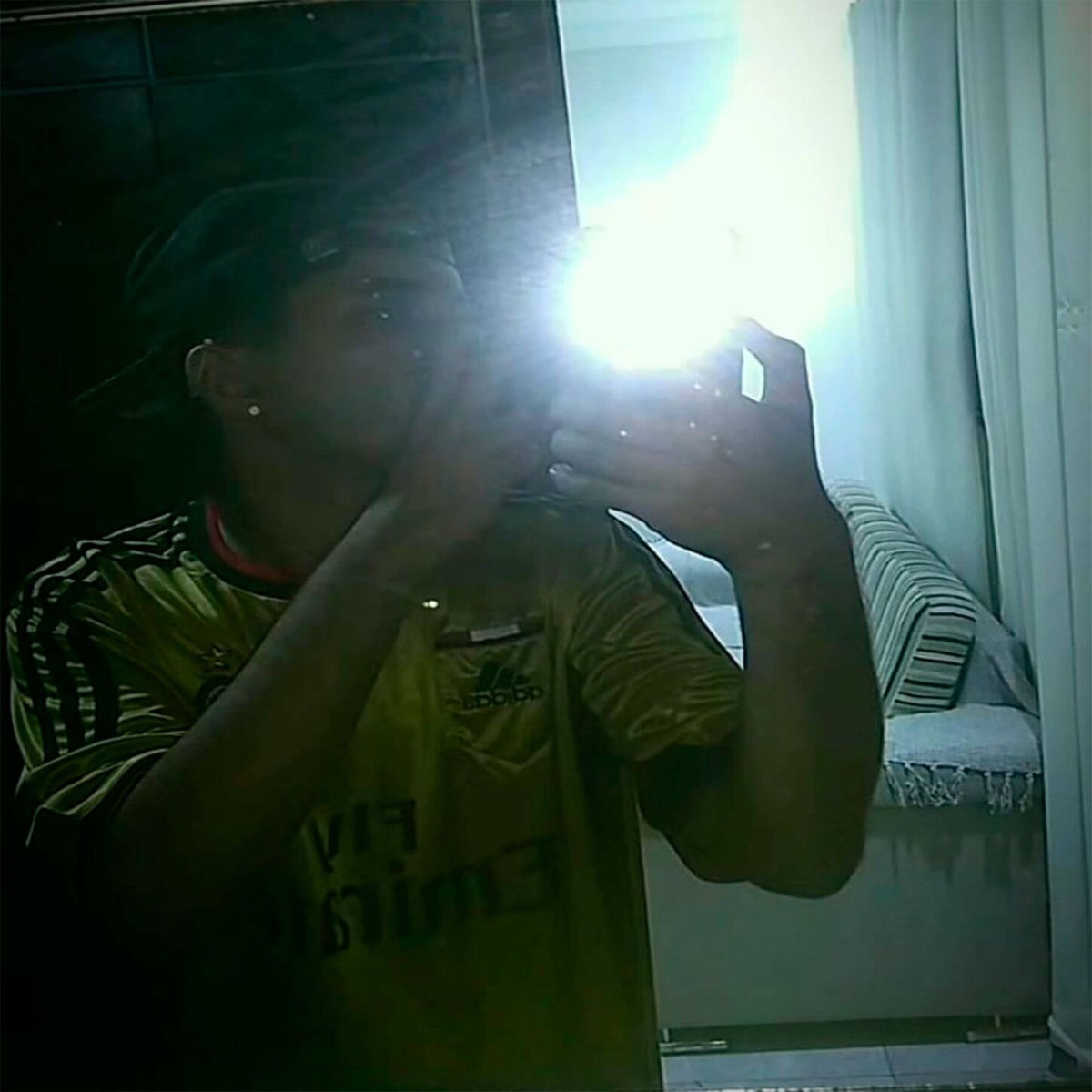 Artist picture of Dj Caires