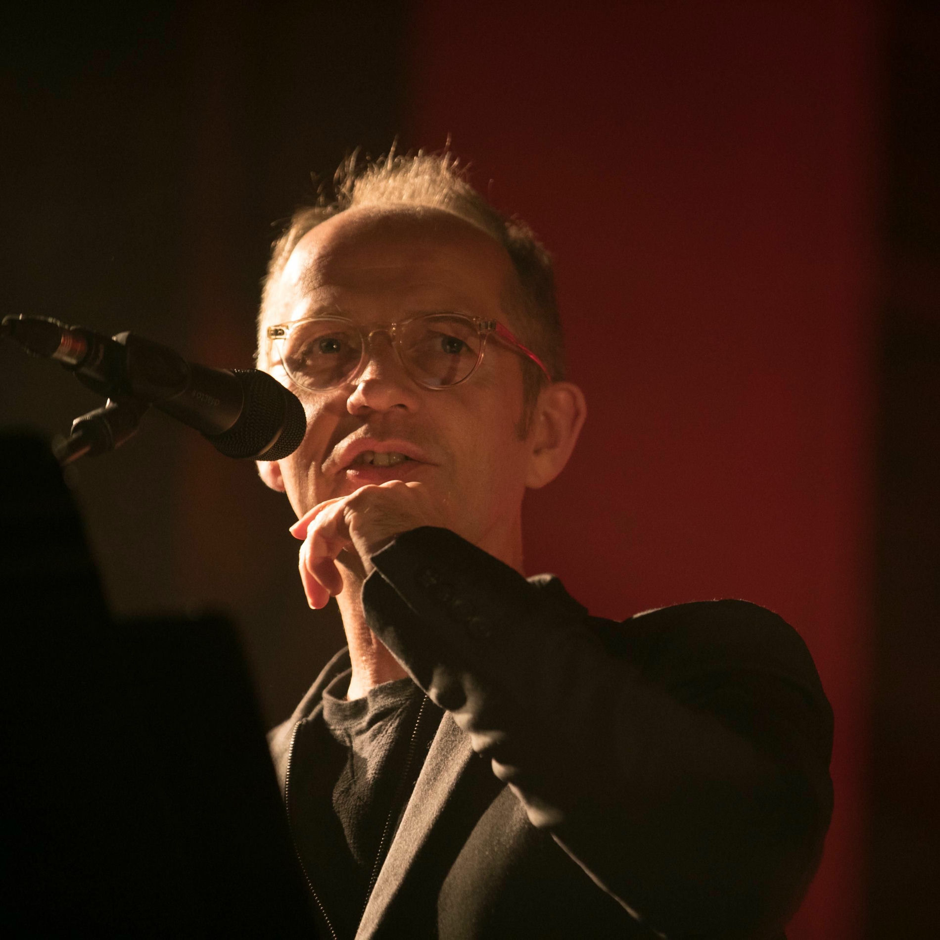 Iarla Ó Lionáird