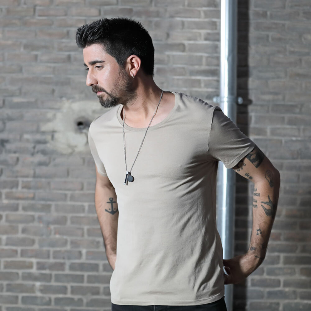 Picture of Álex Ubago