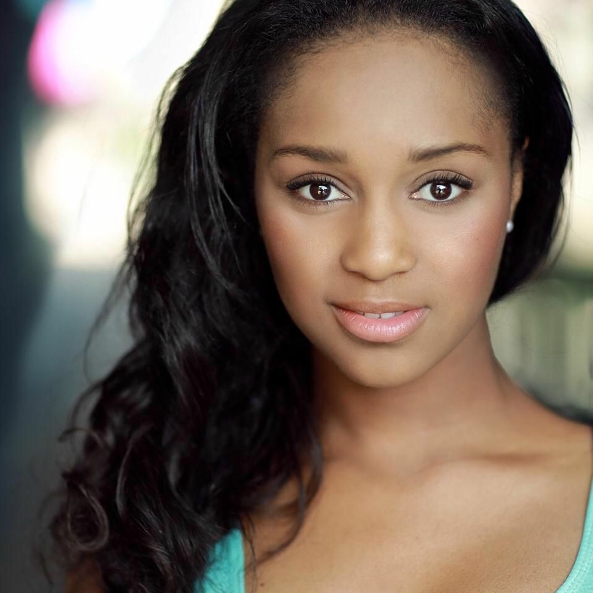 Artist picture of Alexia Khadime