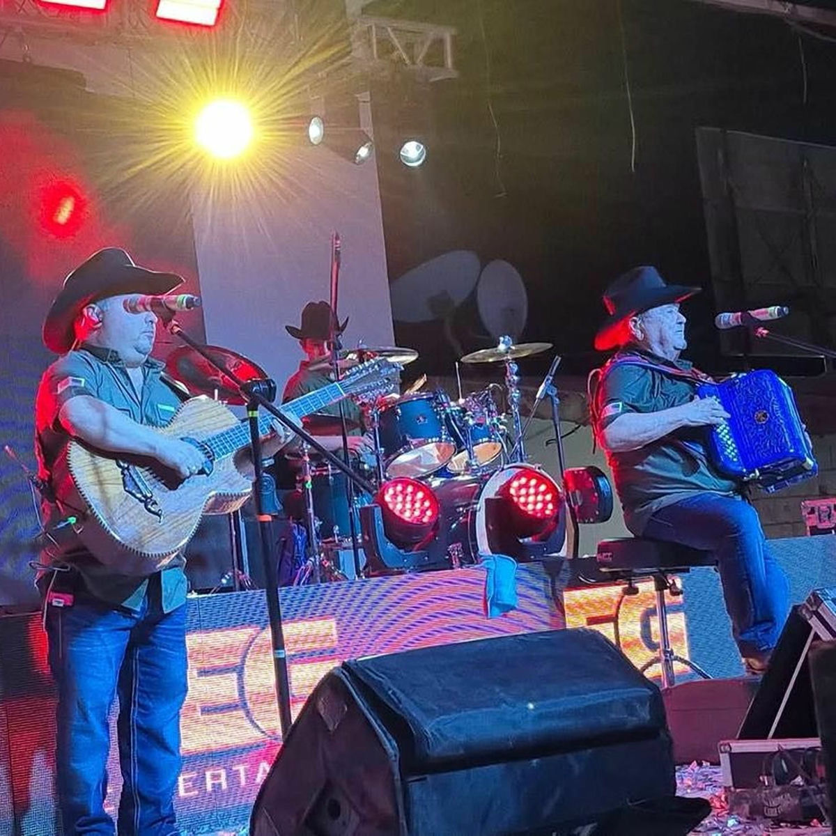 Los Cachorros De Juan Villarreal