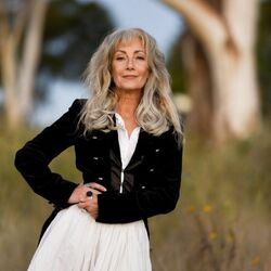 Picture of Wendy Matthews