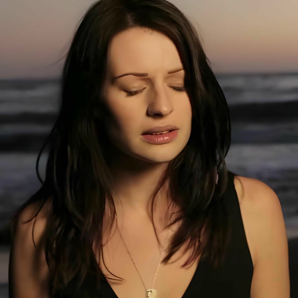 Artist picture of Amy Belle