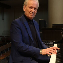 Picture of Howard Shelley