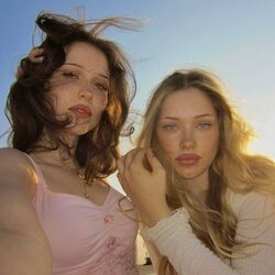 Picture of Alicia & Jasmina