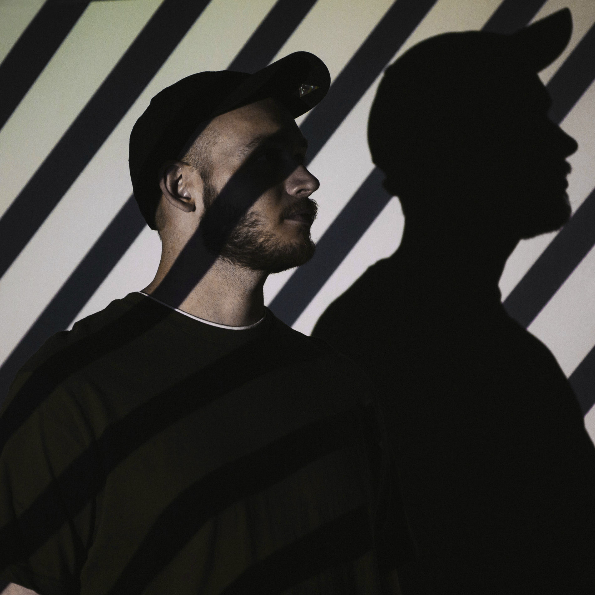 Artist picture of DROELOE