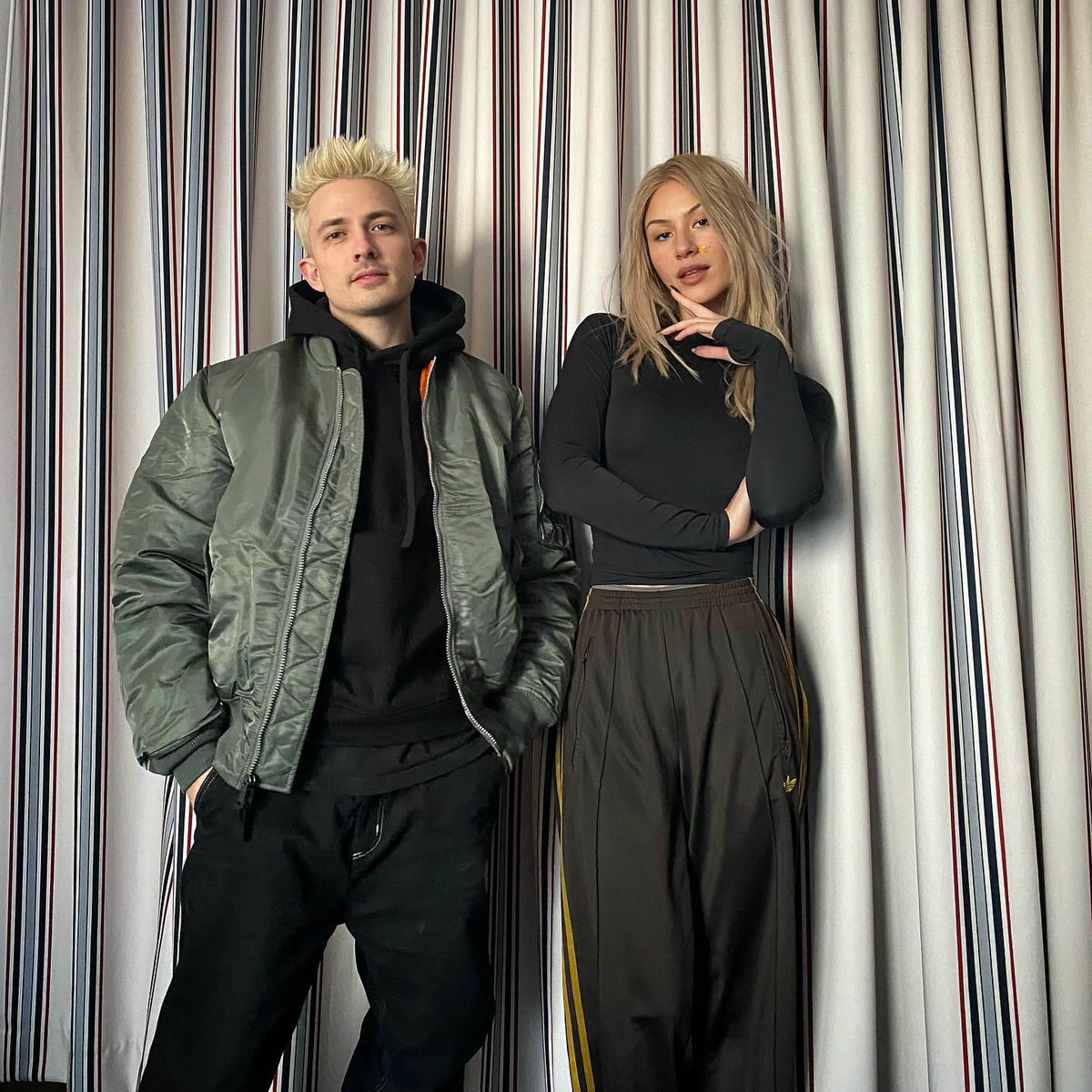 Artist picture of AR/CO