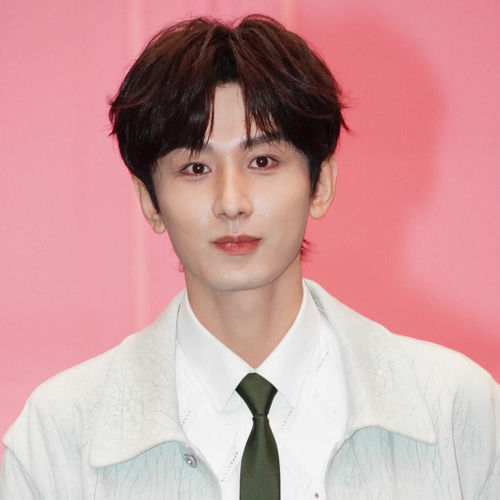 成毅: アルバム、曲、コンサート | Deezer