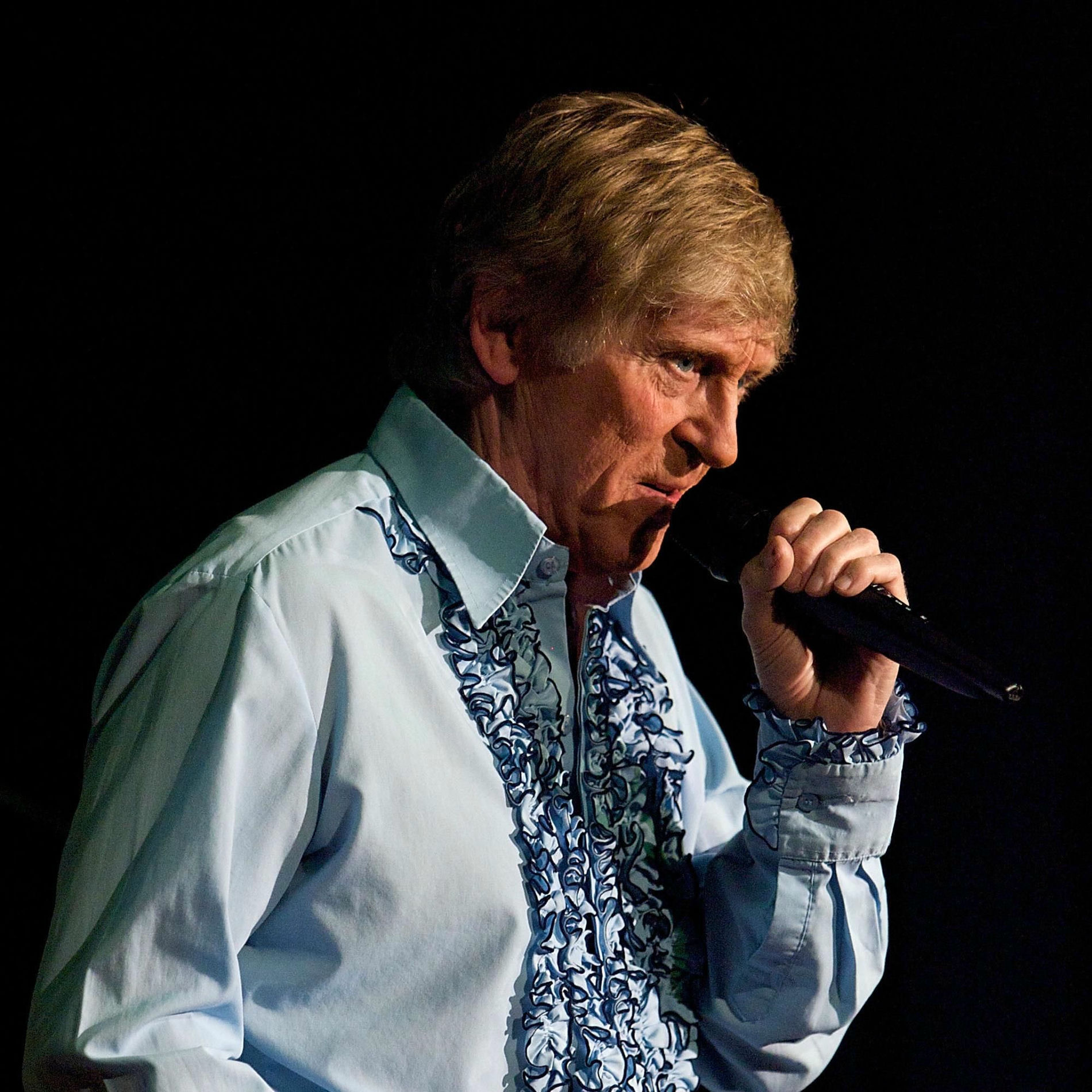 Artist picture of John Leyton