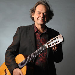 Picture of Roland Dyens