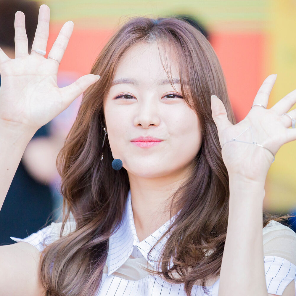 Picture of Song Ji Eun