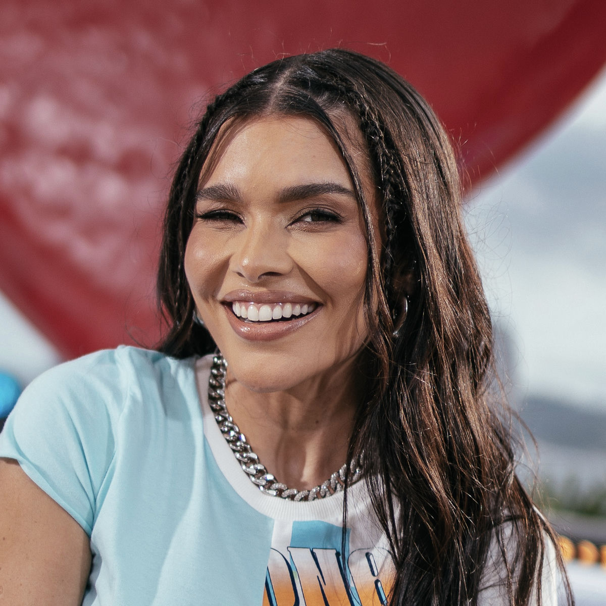 Artist picture of Lary