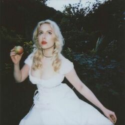Picture of Holly Macve