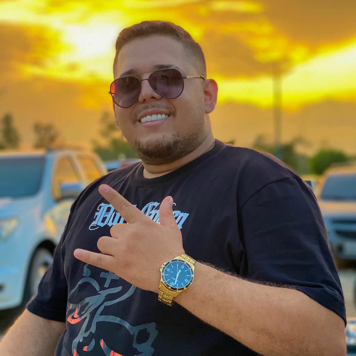 Artist picture of Dj Junior Sales