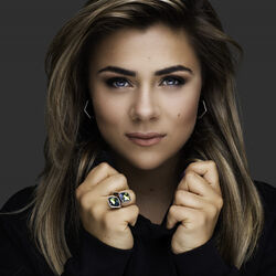 Picture of Laura Van Dam