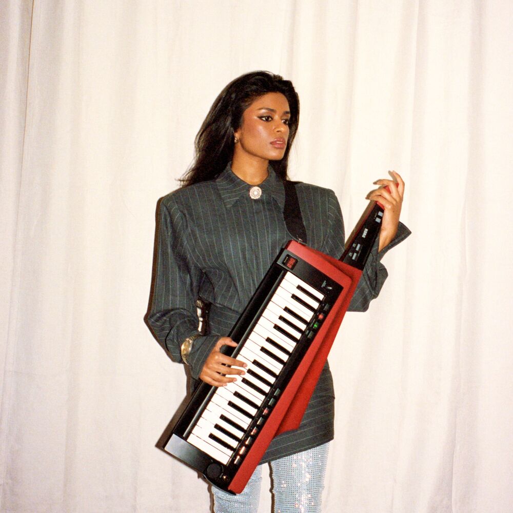 Picture of Debbii Dawson